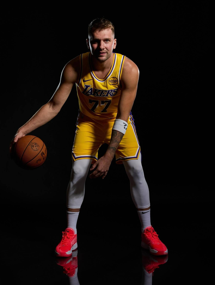 Xingkong-关于东契奇回归赛场，回归赛场首场状态亮眼，IG观众沸腾！的信息