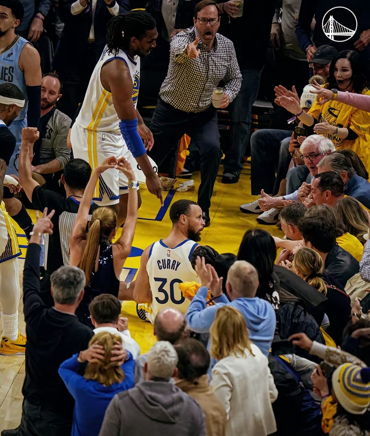  库里在巴塞罗那比赛中突破纪录,连败引发热议的是谁 