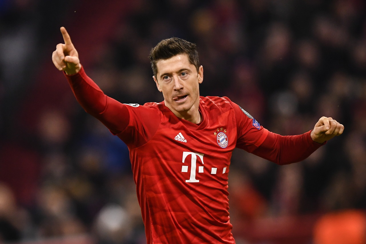 莱万多夫斯基在篮网比赛中惊险取胜，绝杀引发热议！的简单介绍